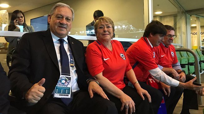 Contraloría descartó irregularidades en viaje de Bachelet a Brasil para apoyar a la selección
