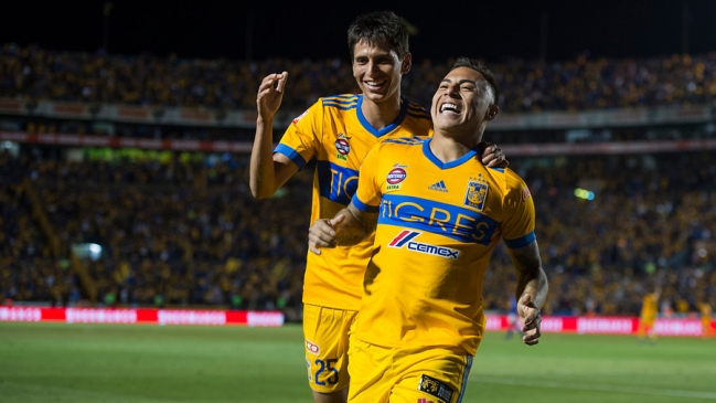 Eduardo Vargas definió de gran manera para poner en ventaja a Tigres sobre Necaxa