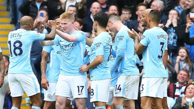 Manchester City celebró el título de la Premier con brillante goleada sobre Swansea