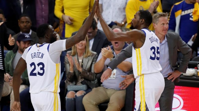 Philadelphia y Golden State sellaron su pase a semifinales de Conferencia