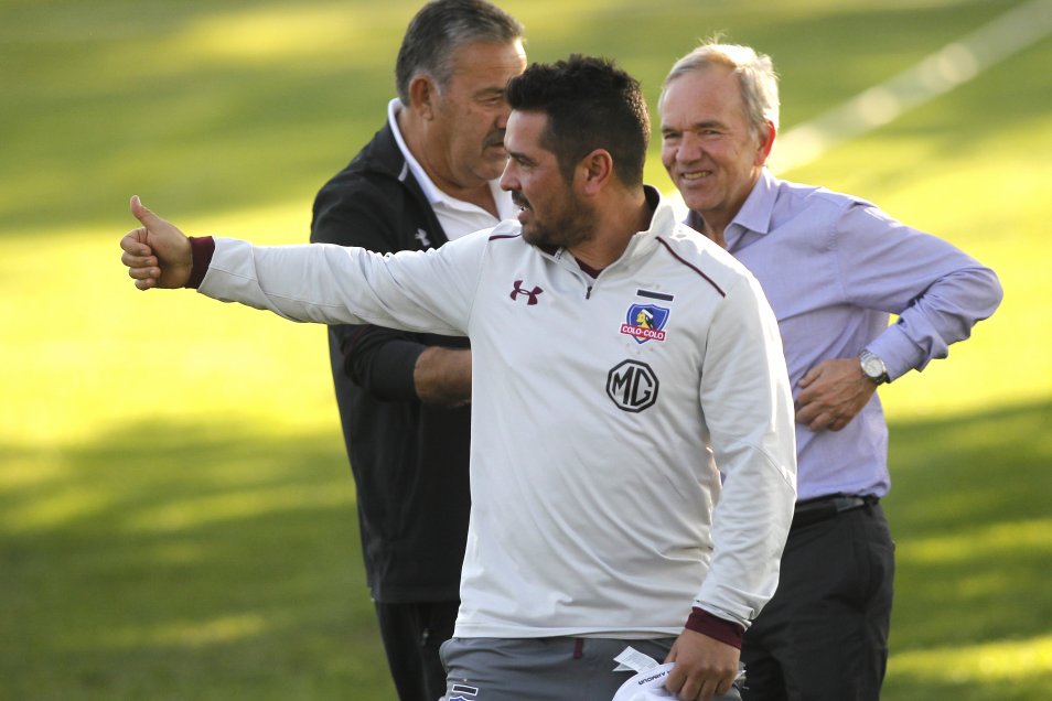 Héctor Tapia dirigió primera práctica en su regreso a la banca de Colo Colo