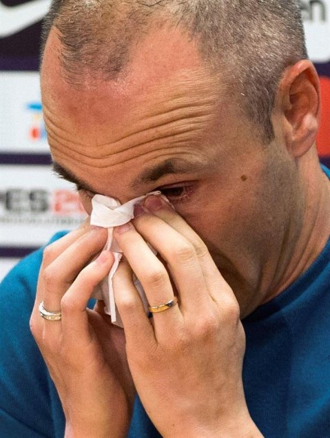 Las lágrimas de Andrés Iniesta al anunciar que deja FC Barcelona