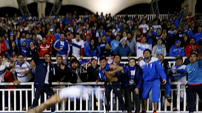 U. Católica acusó discriminación a sus hinchas por venta de entradas del duelo ante San Luis