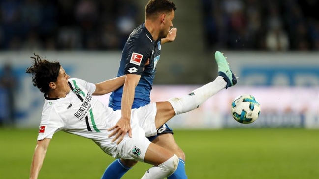 Hannover de Miiko Albornoz sumó nueva caída tras perder con Hoffenheim en la Bundesliga