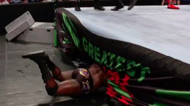 Greatest Royal Rumble: El gracioso “fail” de Titus O’Neil en evento de WWE que se volvió viral