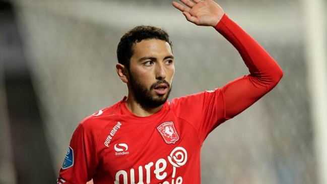 Twente de Cristián Cuevas fue goleado y descendió a la segunda división de Holanda