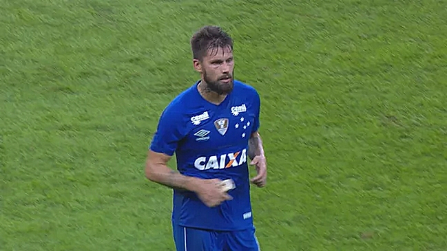 Cruzeiro sumó su primer punto en el Brasileirao en pálido empate con Inter de Porto Alegre