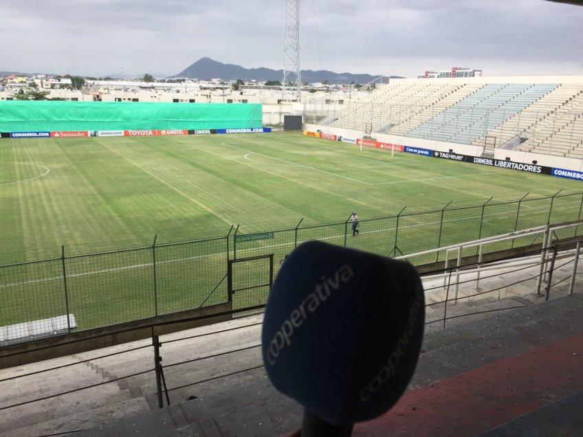 Así luce la cancha del Estadio Jocay en Manta en la previa del Delfín vs. Colo Colo