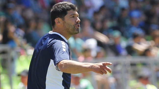 Arturo Norambuena dejó de ser el técnico de Barnechea