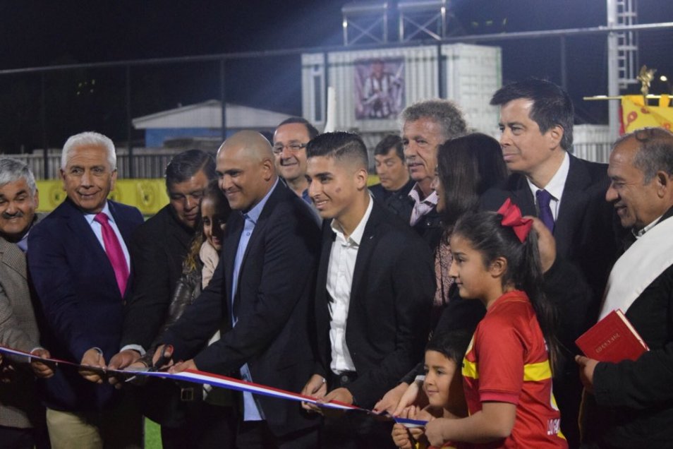 Humberto Suazo encabezó inauguración de estadio que donó a Lo Gallardo