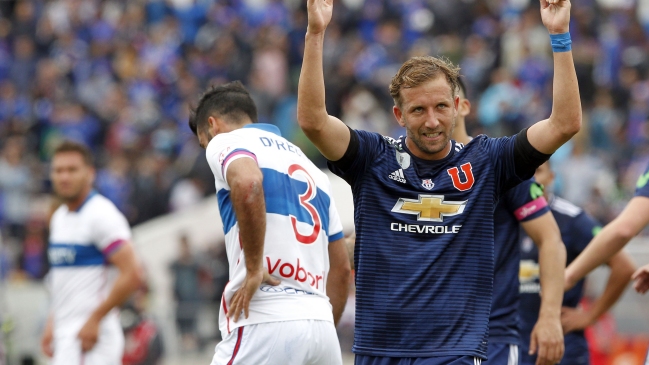 Universidad Católica quiere consolidar su liderato a costa de U. de Chile en el clásico