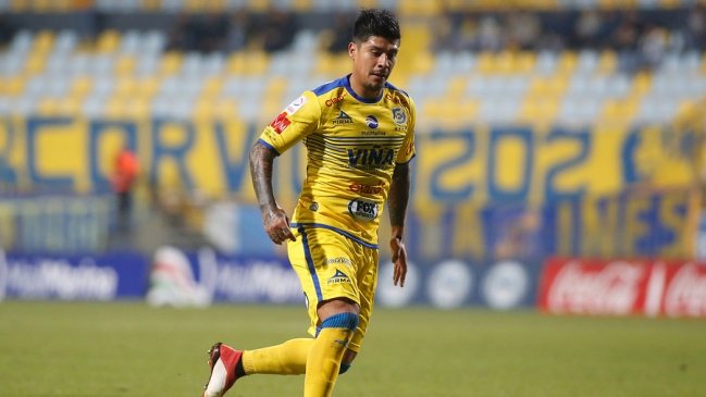 Patricio Rubio igualó de cabeza para Everton ante Curicó Unido en el Estadio Sausalito