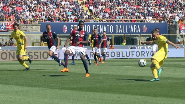 Erick Pulgar sufrió en cancha caída de Bologna ante Chievo Verona