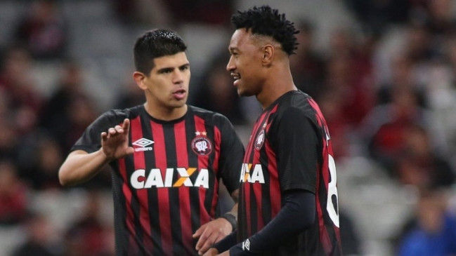 Esteban Pavez fue titular en caída de Atlético Paranaense ante Atlético Mineiro en Brasil