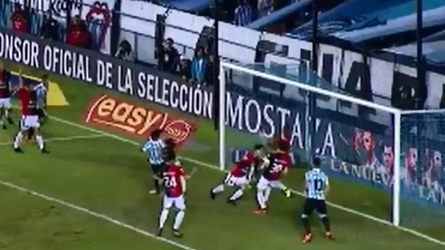 Jugador de Racing desperdició increíble gol debajo del arco