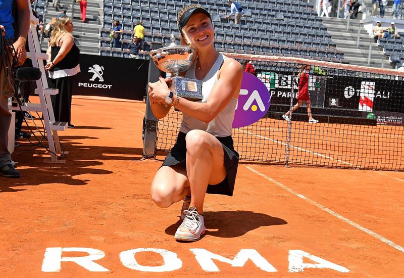 Svitolina celebró ante Halep su segundo título consecutivo en Roma