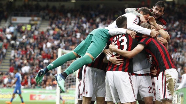 AC Milan apabulló a Fiorentina y aseguró un lugar en la fase de grupos de la Europa League