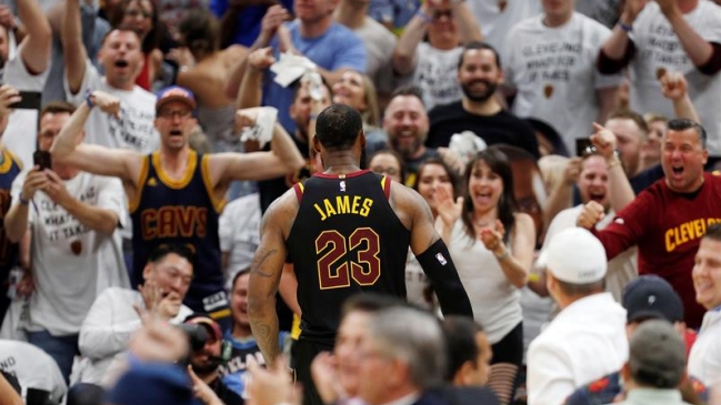 La extraordinaria actuación de LeBron James en triunfo de Cleveland sobre Boston Celtics