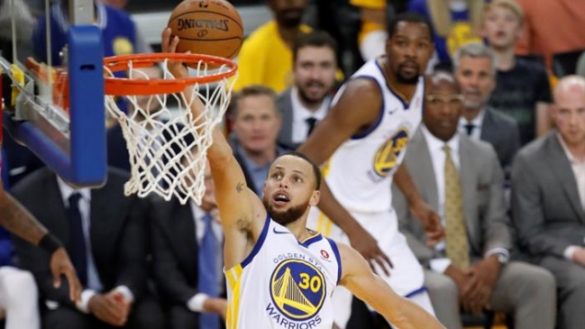 Golden State Warriors barrió con Houston Rockets  y extendió al séptimo partido la final del Oeste