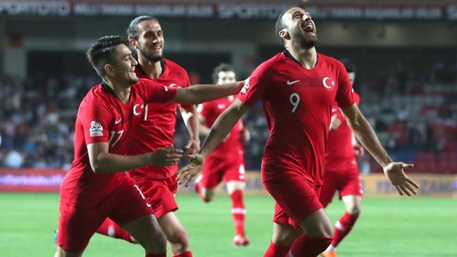 Cenk Tosun lideró victoria de Turquía sobre Irán en amistoso internacional