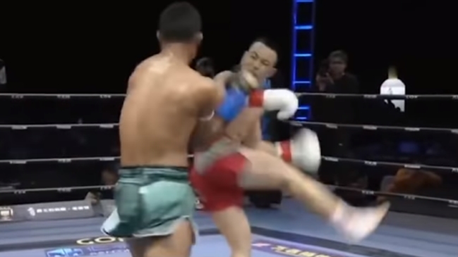 Impresionante patada en el rostro postula a mejor nocaut del año