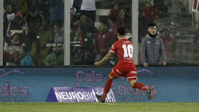 Brian Fernández repitió ante Colo Colo con un golazo en el Estadio Monumental