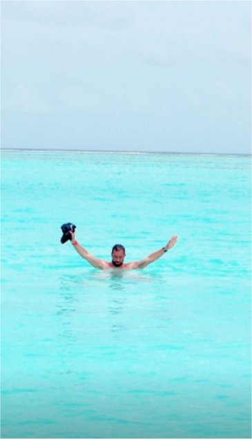 Claudio Bravo sigue sus vacaciones en Maldivas