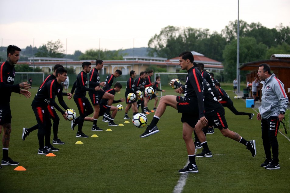 La Roja mantuvo la alta intensidad de los entrenamientos con la mira puesta en Serbia
