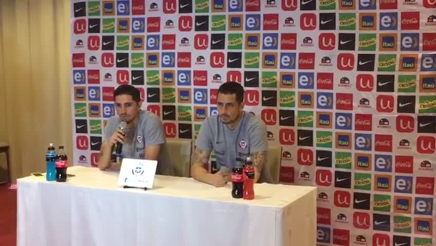 Diego Valdés y Gabriel Arias anticiparon el duelo con Serbia en conferencia de prensa