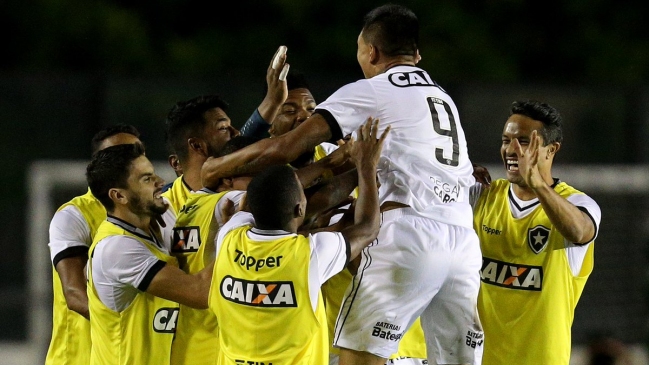 Leonardo Valencia fue titular en triunfo de Botafogo sobre Vasco Da Gama