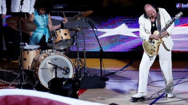 La magnífica interpretación de Carlos Santana para el himno de Estados Unidos en la final de la NBA