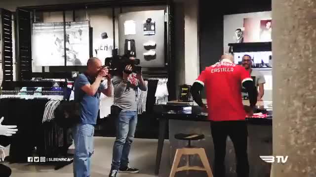 La original presentación de Nicolás Castillo como refuerzo de Benfica