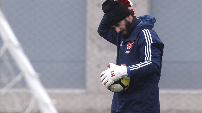 Johnny Herrera volvió a las prácticas a la espera de retomar el arco de la U