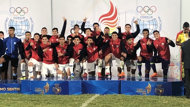 El himno de Chile sonó fuerte en Cochabamba tras conquistar histórico oro en el fútbol