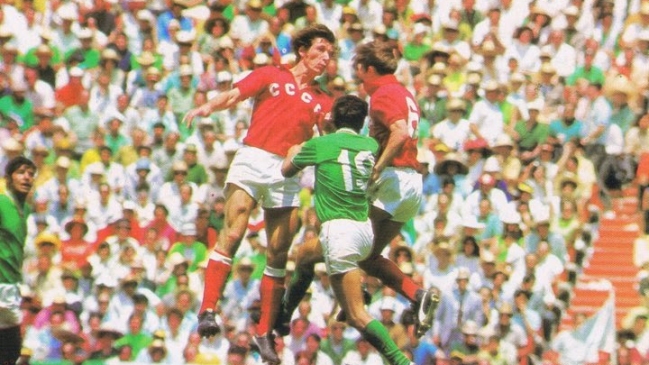 Igor Ochoa repasó partidos inaugurales de los Mundiales en el “Kiosquito del Maestro”