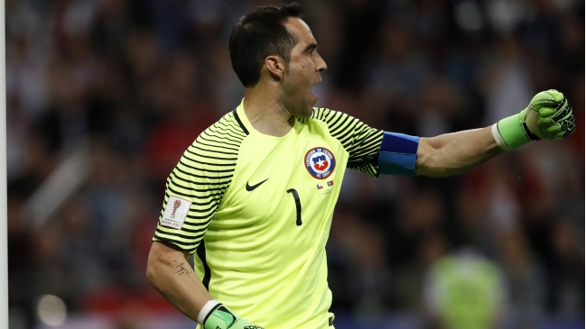 Bravo y los nuevos arqueros de la Roja: No siento presión, es bueno que haya competencia