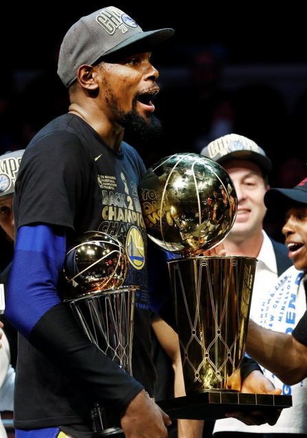 La celebración de Golden State tras conseguir su tercer título en los últimos cuatro años