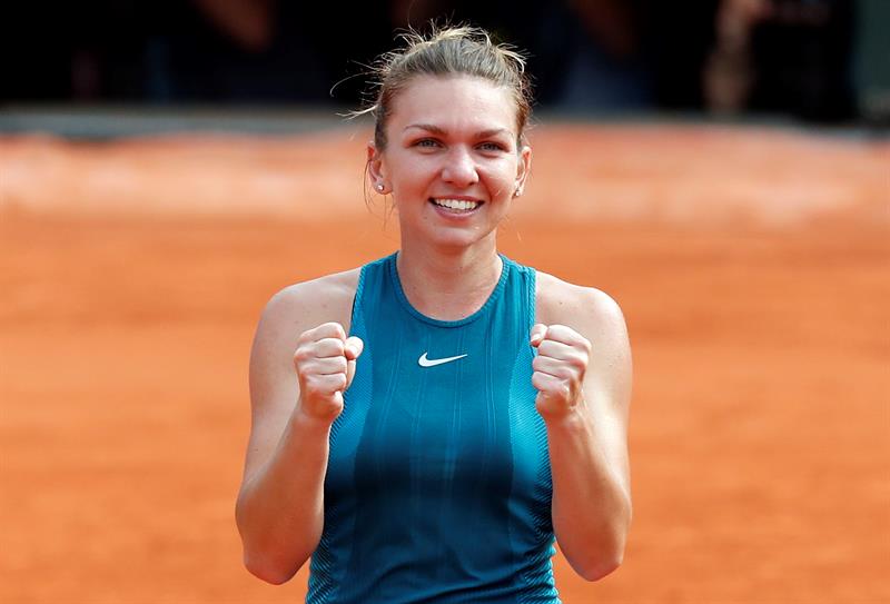 Simona Halep abrazó su primer trofeo Grand Slam en la arcilla de Roland Garros