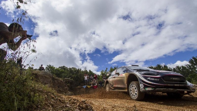 Sebastien Ogier resistió el acoso de Neuville y continúa líder en el Rally de Cerdeña