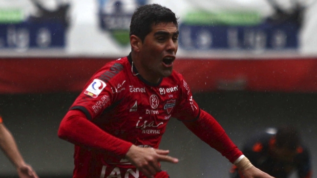 Sebastián Varas puso en ventaja a Ñublense ante Colo Colo con un certero cabezazo