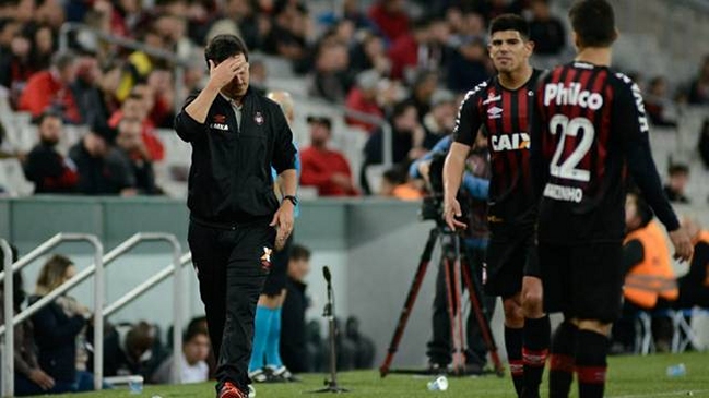 Esteban Pavez participó en derrota de Atlético Paranaense ante Sao Paulo