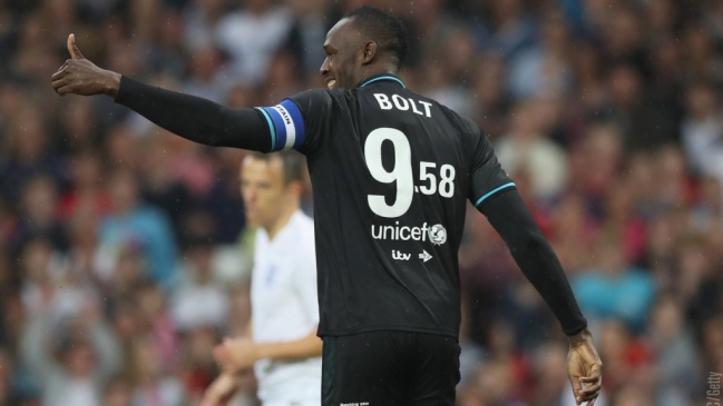 La gran definición de penal de Usain Bolt en partido benéfico disputado en Old Trafford