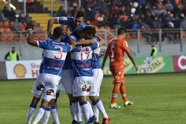 Universidad Católica venció con polémica a Cobreloa en Copa Chile