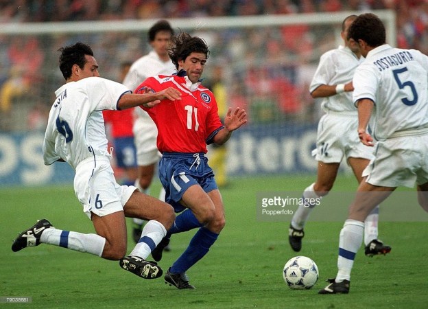 Revive el inicio del partido entre Chile e Italia por el Mundial de Francia 1998