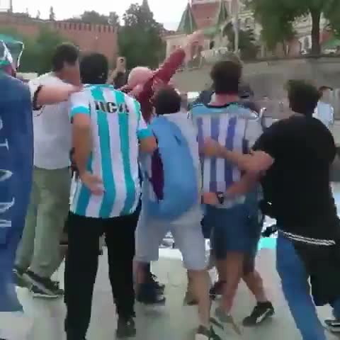 La ingeniosa actividad de los hinchas argentinos para reunir dinero en Rusia
