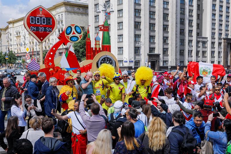 Fanáticos tiñeron con sus colores las calles rusas en la previa del Mundial