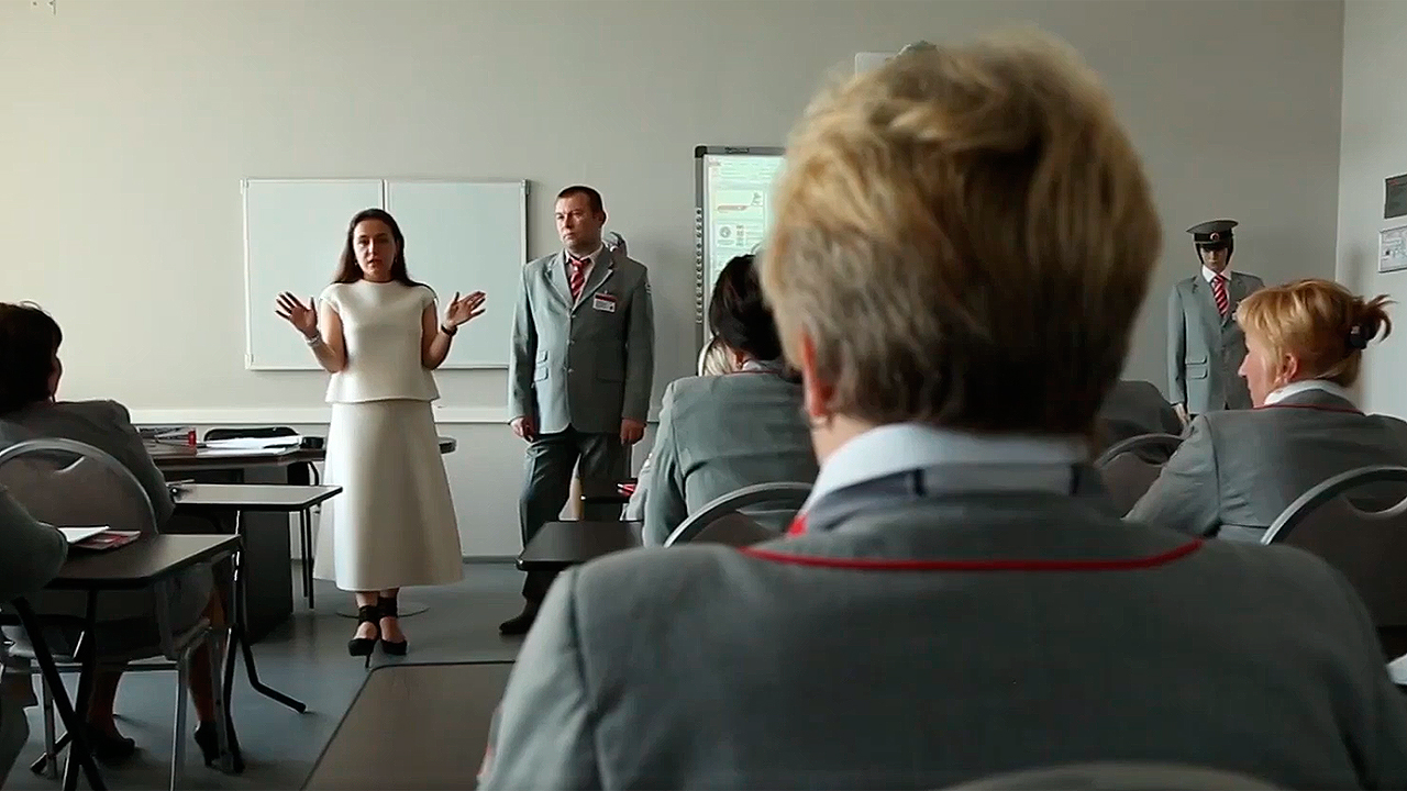 La otra preparación para el Mundial: Los rusos aprenden a sonreír