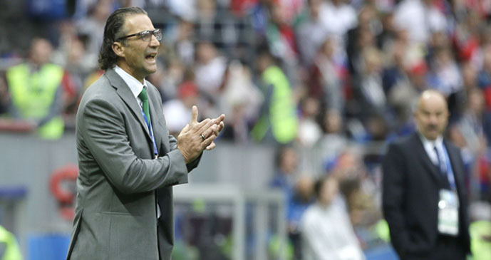 Pizzi histórico: Dirigió en peor derrota de un partido inaugural de Copa del Mundo