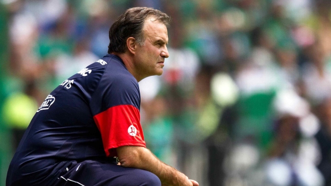 El profesor Marcelo Bielsa se sometió a la aguda entrevista del perro Sultán