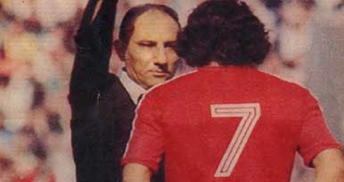 Se cumplieron 44 años de la primera tarjeta roja en los mundiales